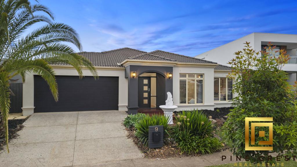 9 CONNEWARRE CL, MANOR LAKES, VIC 3024