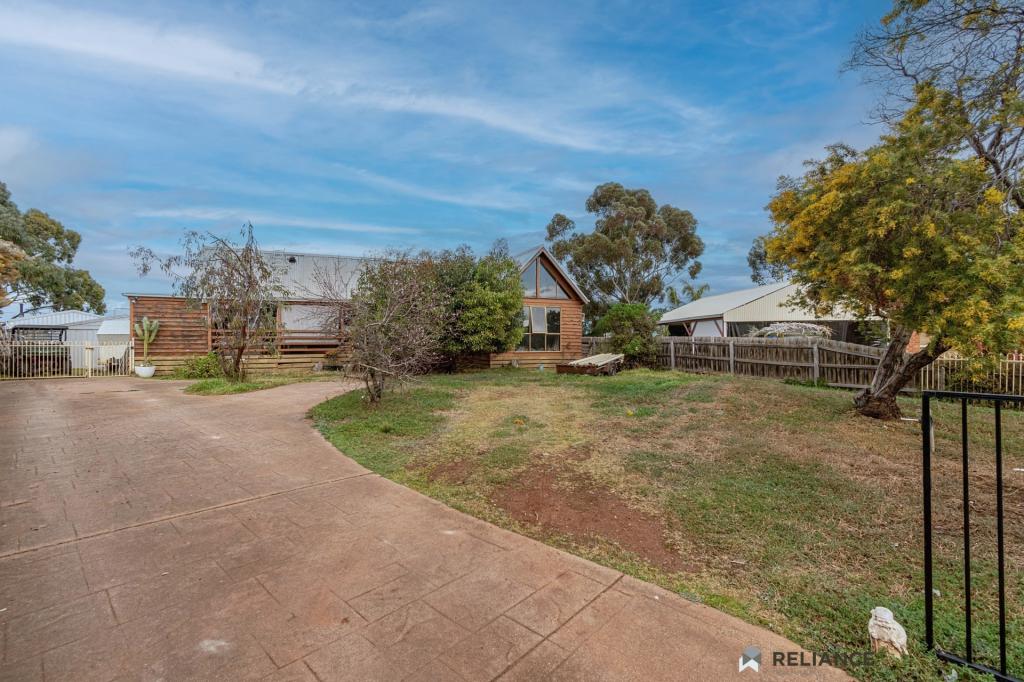 35 Denny Pl, Melton South, VIC 3338