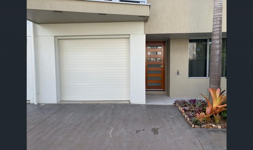 2/194 CYPRESS ST, URANGAN, QLD 4655