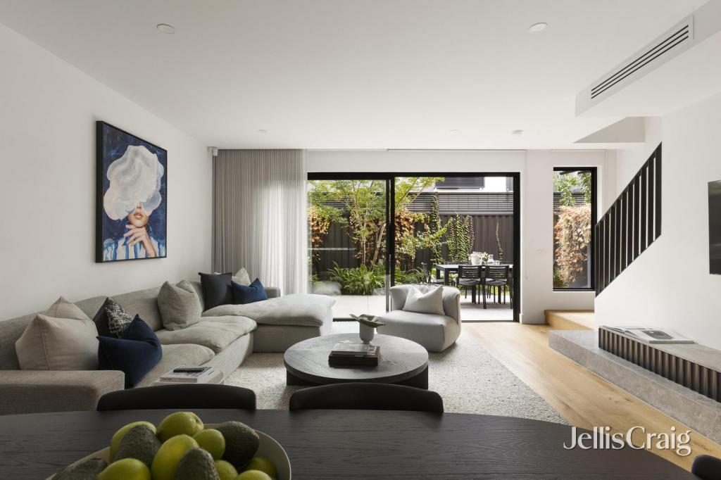 2/15 Osborne Gr, Preston, VIC 3072