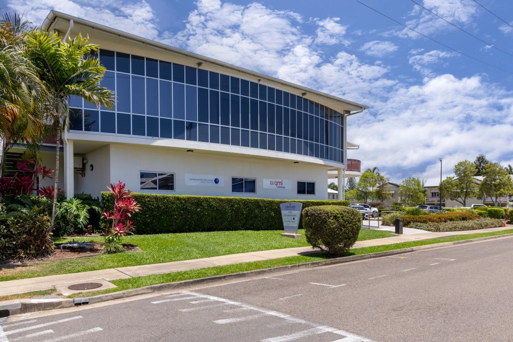 18 OXFORD ST, HYDE PARK, QLD 4812