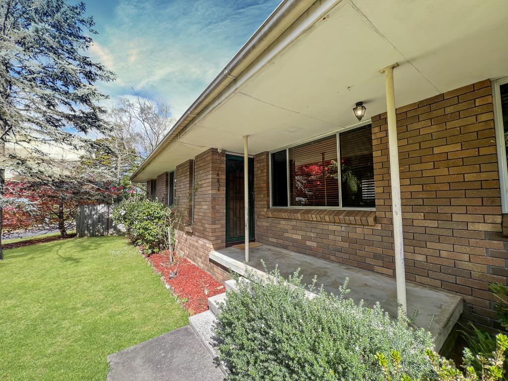 93 Dalrymple Ave, Wentworth Falls, NSW 2782