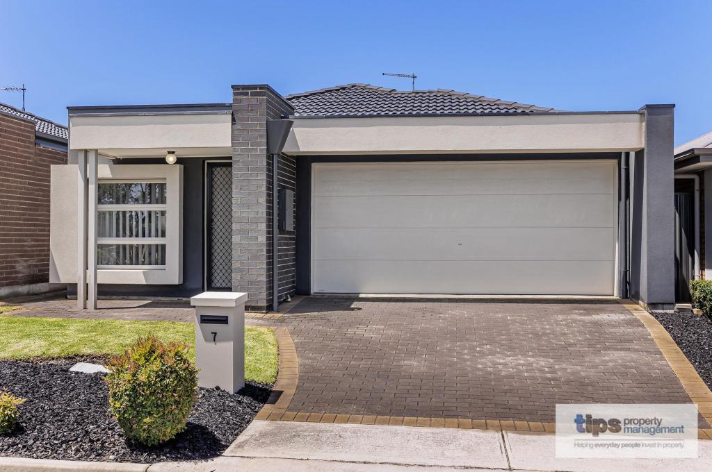 7 BANKSIA CT, SEAFORD, SA 5169