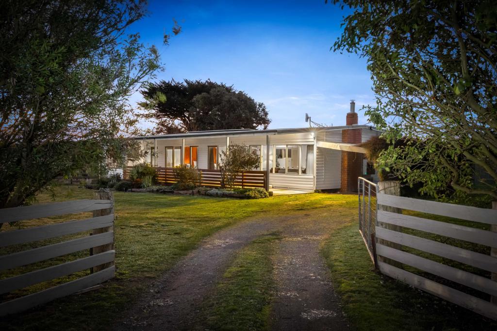 220 Haddon School Rd, Haddon, VIC 3351