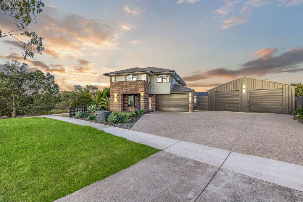 303 Charlemont Rd, Armstrong Creek, VIC 3217