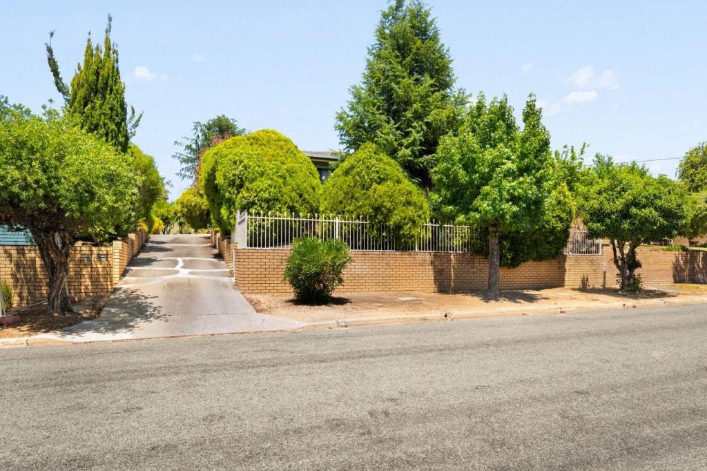 390 Woodstock Ct, East Albury, NSW 2640