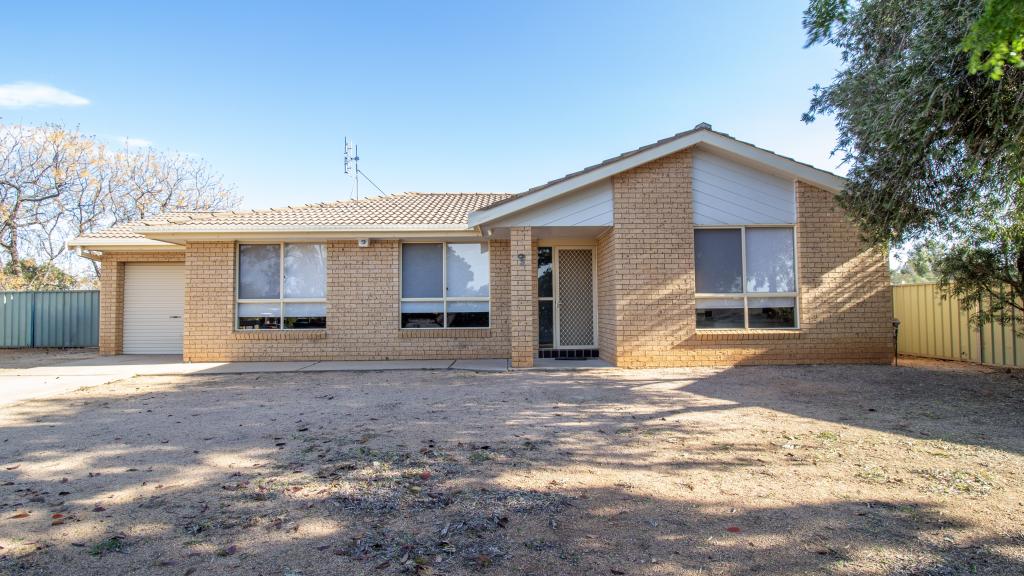9 George Field Dr, Parkes, NSW 2870