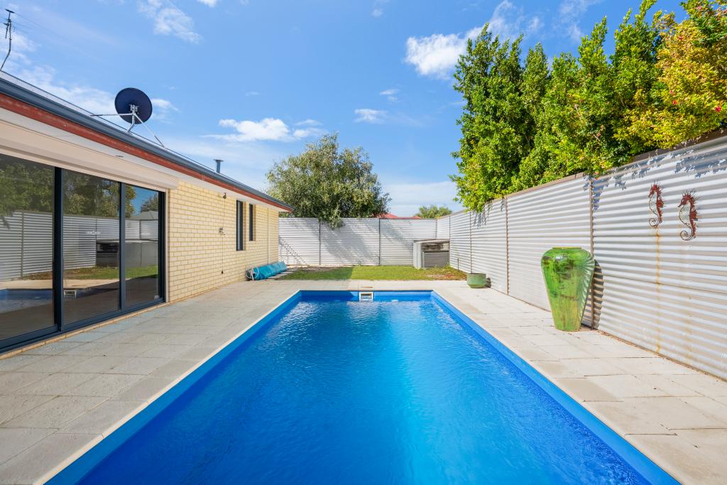 25 Seawind Dr, Rockingham, WA 6168