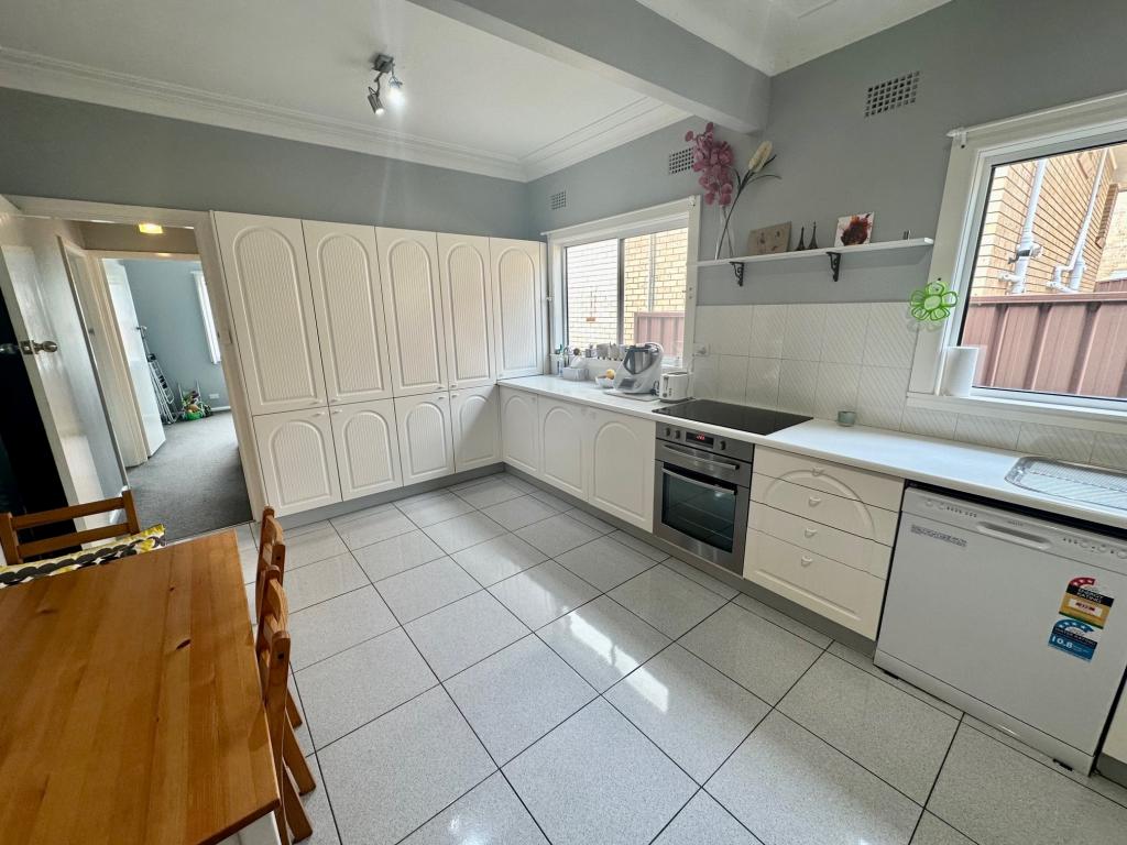 1 Warburton St, Chifley, NSW 2036