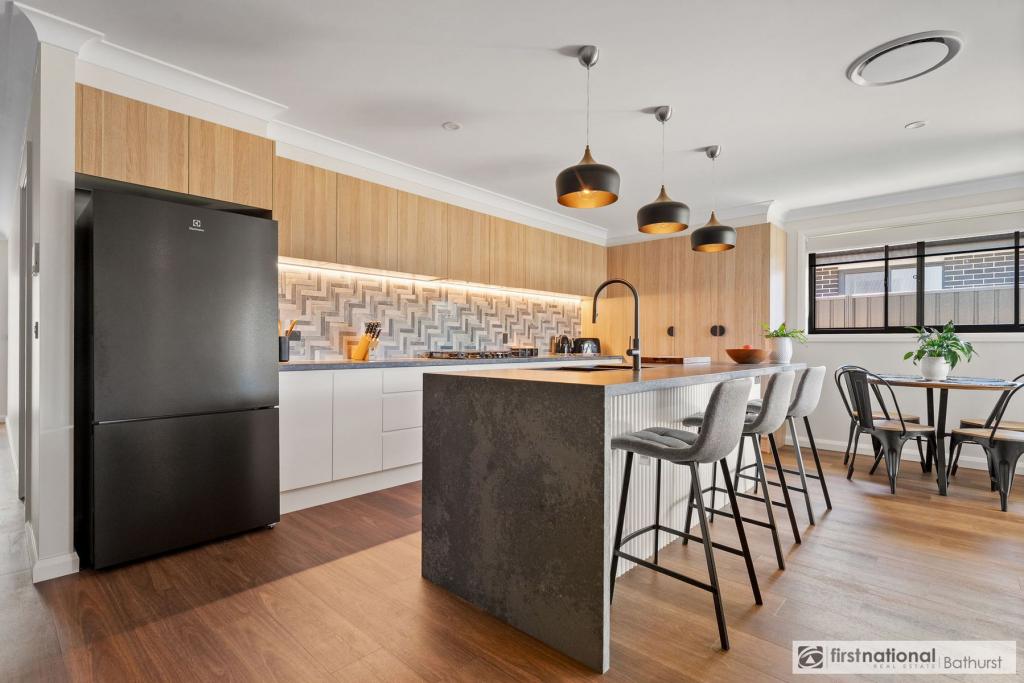 2 Hoynes Cct, Blayney, NSW 2799