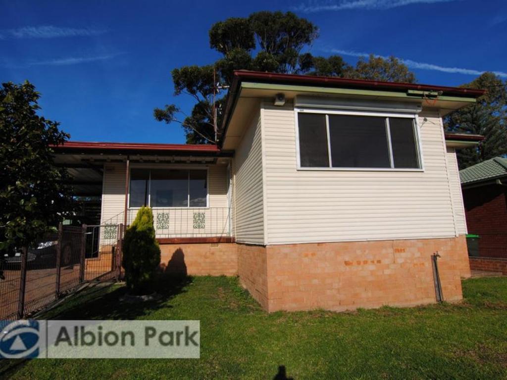 137 Lake Entrance Rd, Barrack Heights, NSW 2528