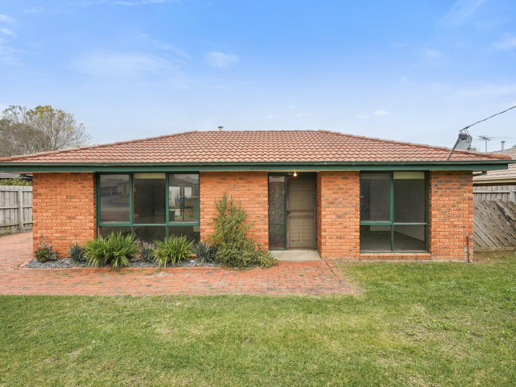 70 Racecourse Rd, Pakenham, VIC 3810