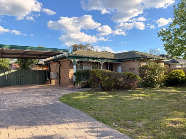 35 MANSFIELD ST, BERWICK, VIC 3806