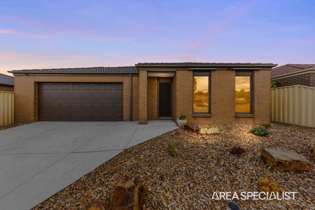 18 ZENITH ST, PAKENHAM, VIC 3810