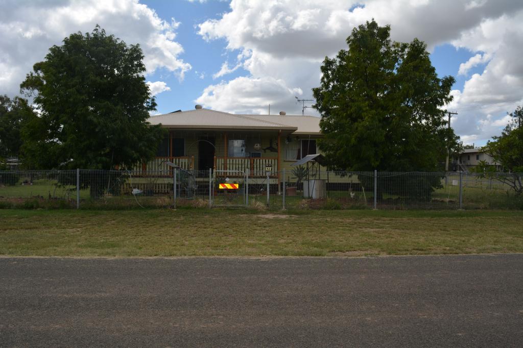 33 Walter St, Blackall, QLD 4472