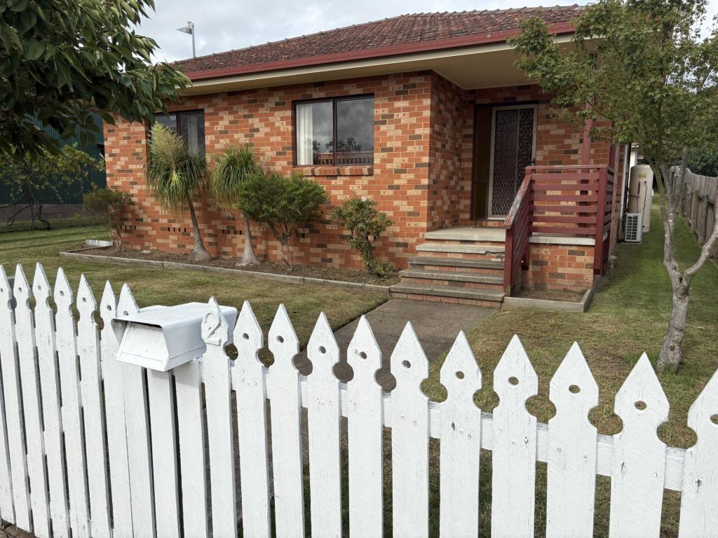 2 Mecklenberg St, Bega, NSW 2550