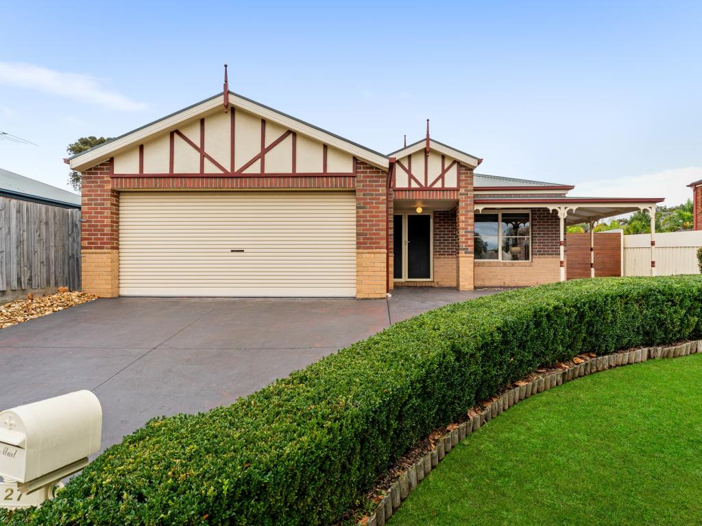 27 NIGHTINGALE CRES, BERWICK, VIC 3806
