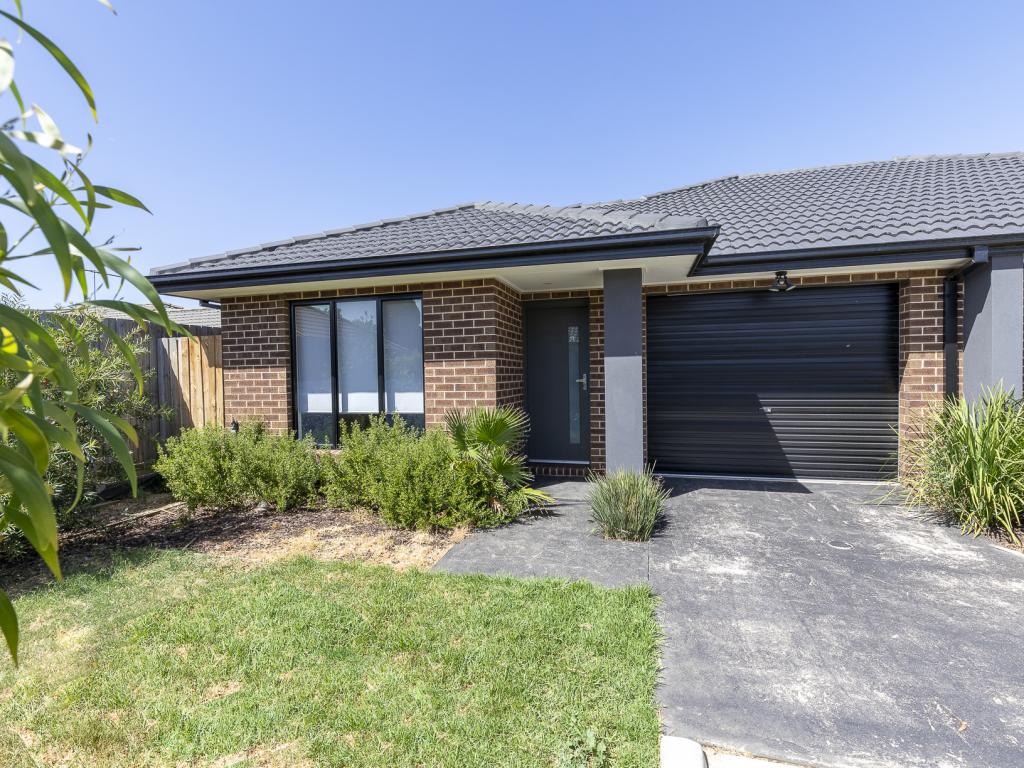 11 Toohey Cl, Melton South, VIC 3338