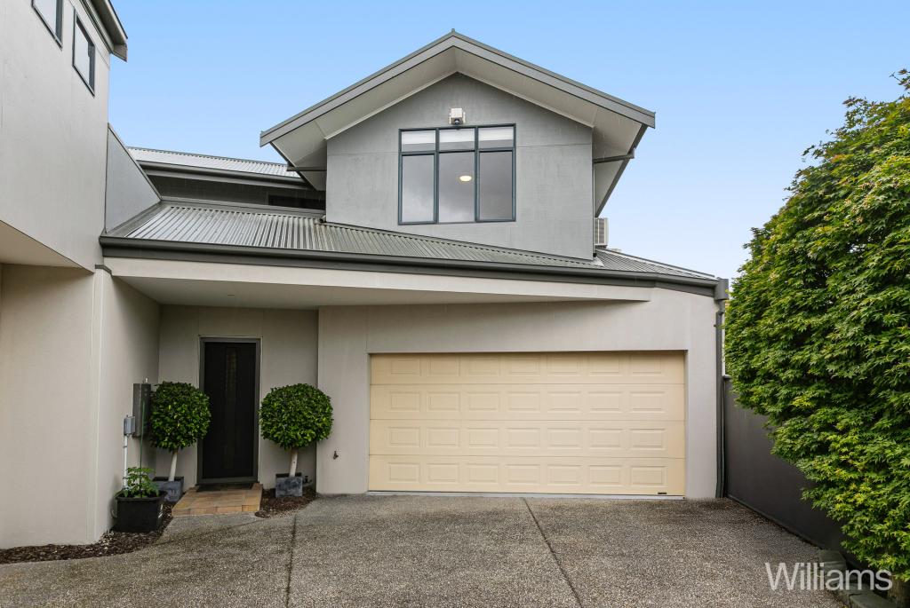 2/9 Liley St, Newport, VIC 3015