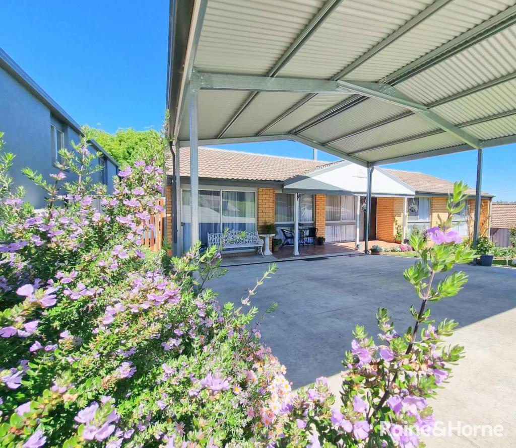 136 Edwards St, Young, NSW 2594