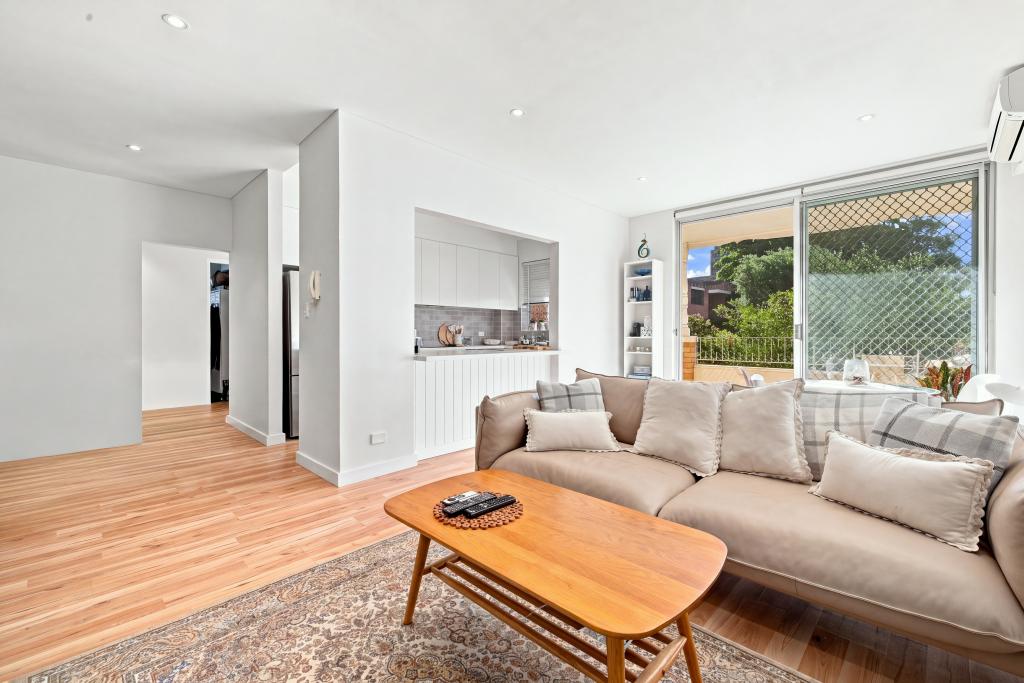 2/10 Hampton Court Rd, Carlton, NSW 2218