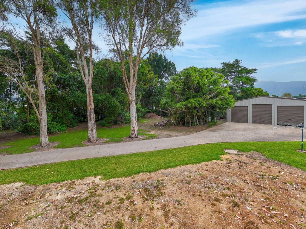 207-211 Bruce Hwy, Edmonton, QLD 4869