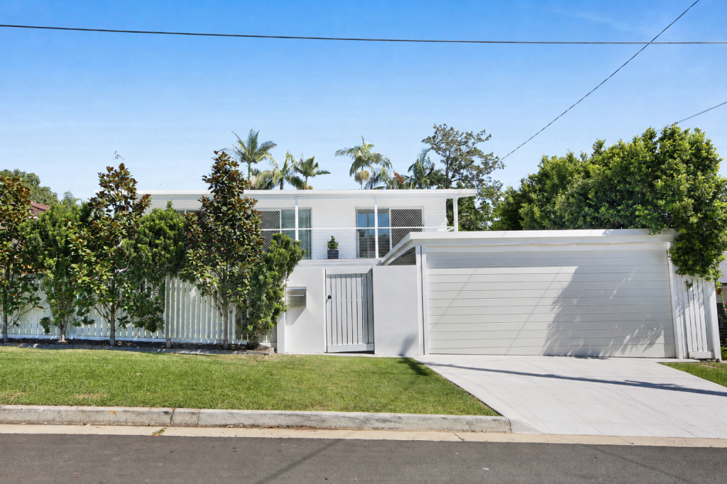 9 Grevillia Ave, Southport, QLD 4215
