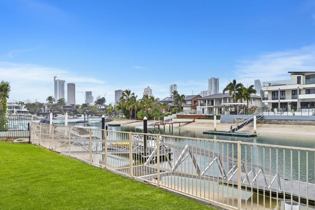 9 Beverley Cres, Broadbeach Waters, QLD 4218