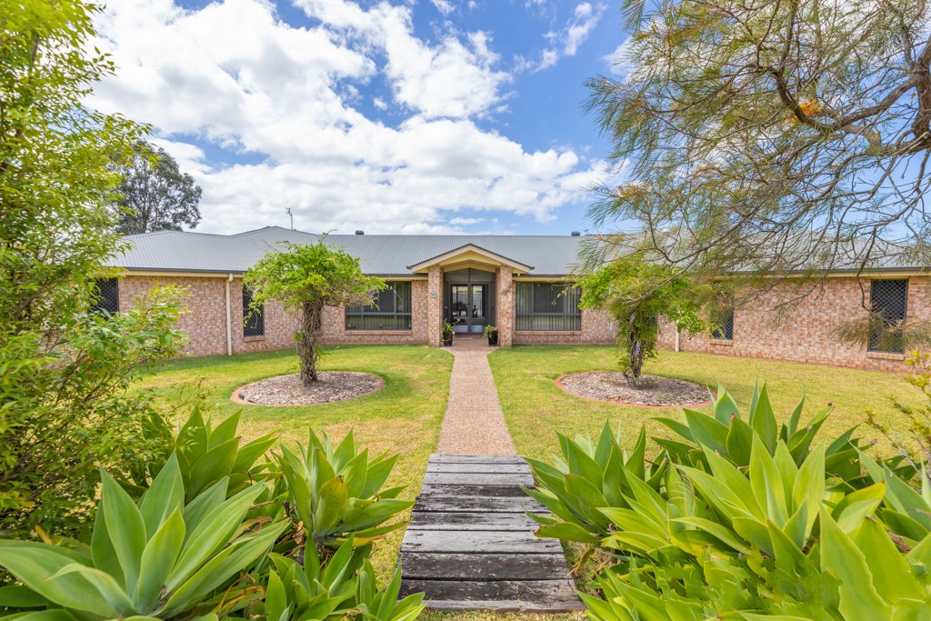 33 Endeavour Bark Dr, Glass House Mountains, QLD 4518