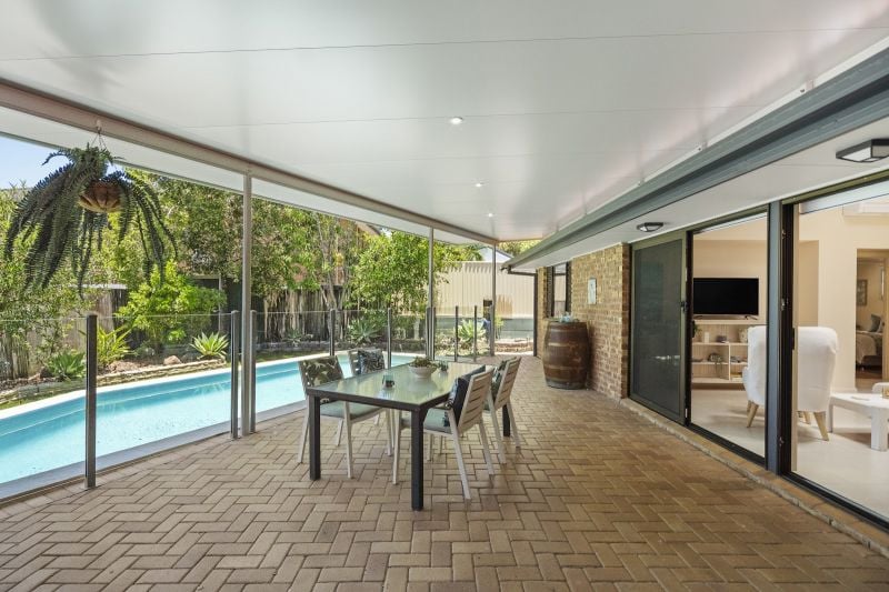 17 Chartwell Dr, Benowa, QLD 4217