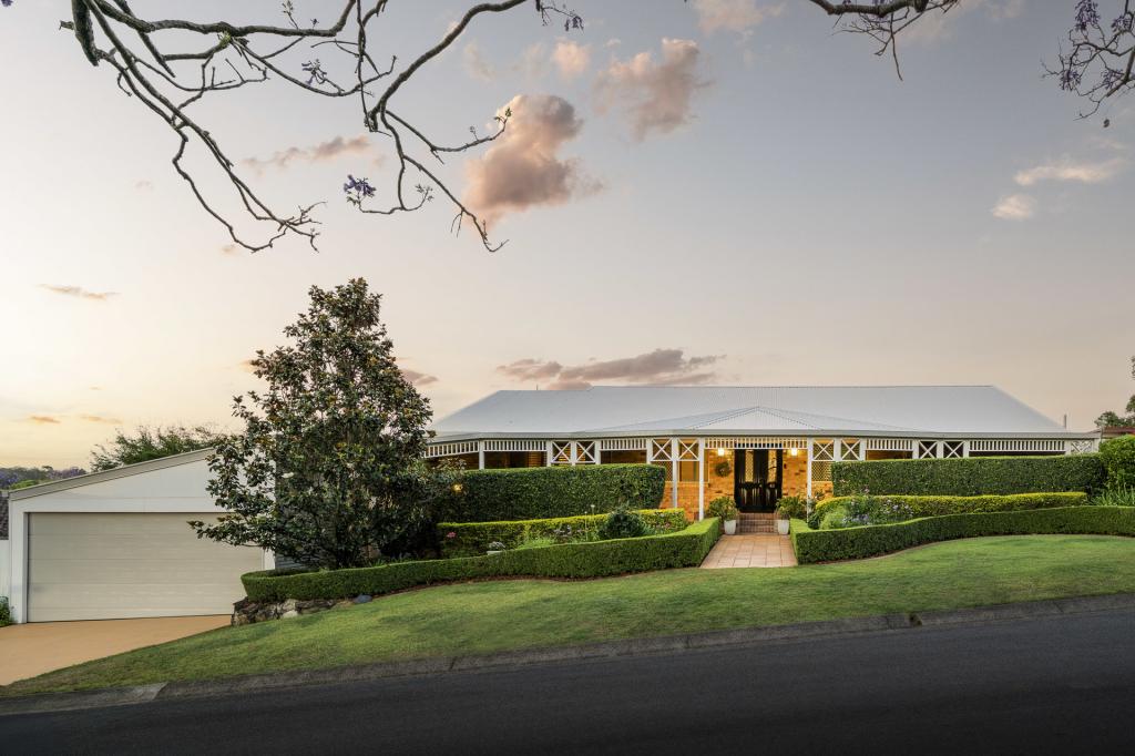 43 Rowena St, Kenmore, QLD 4069