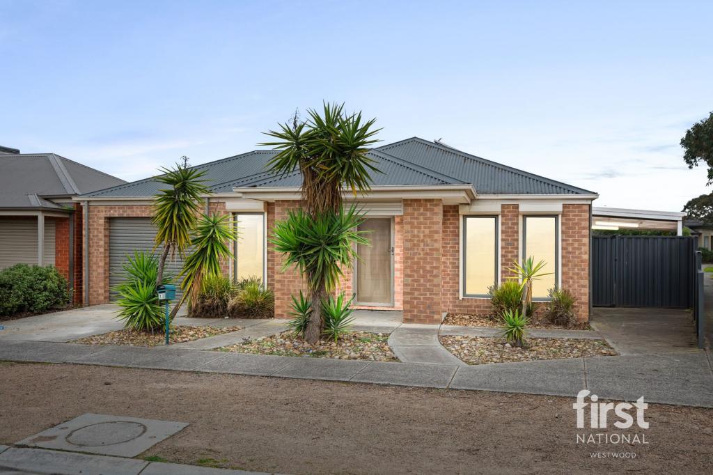 13 Weavers St, Manor Lakes, VIC 3024