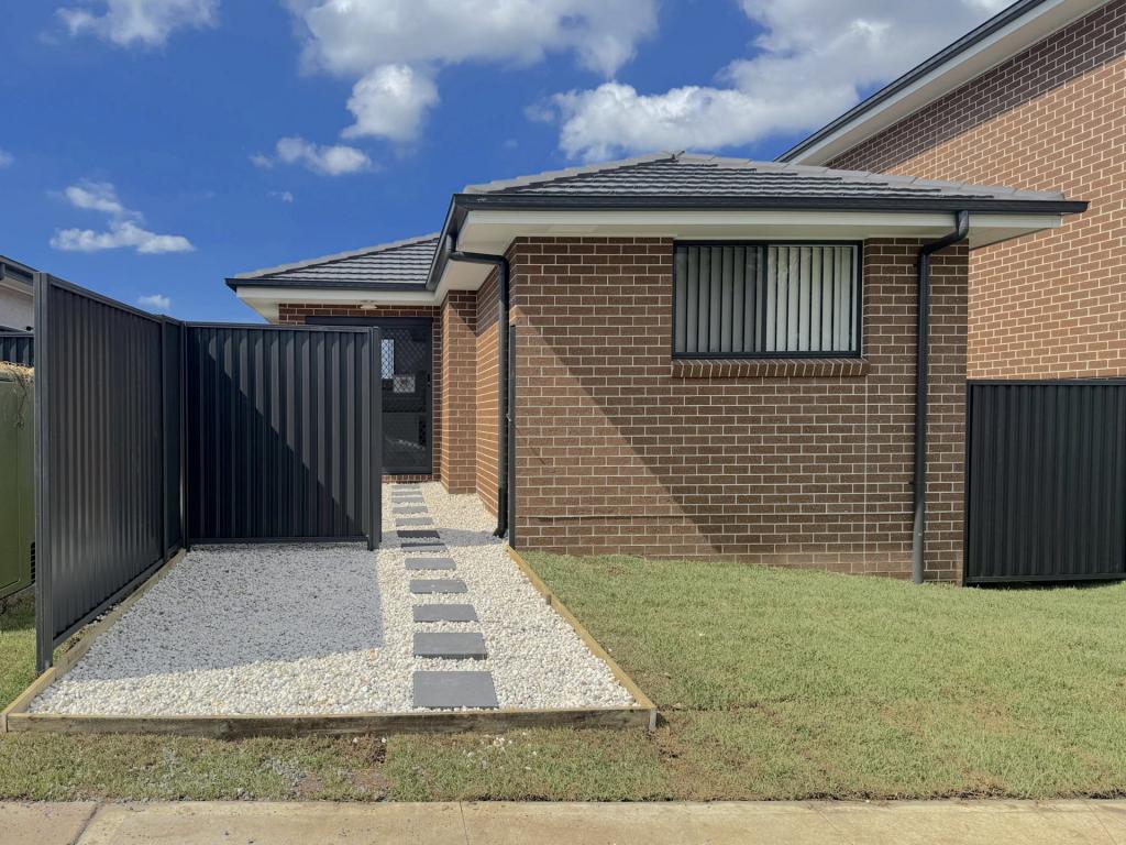 20a Dennis St, Thirlmere, NSW 2572