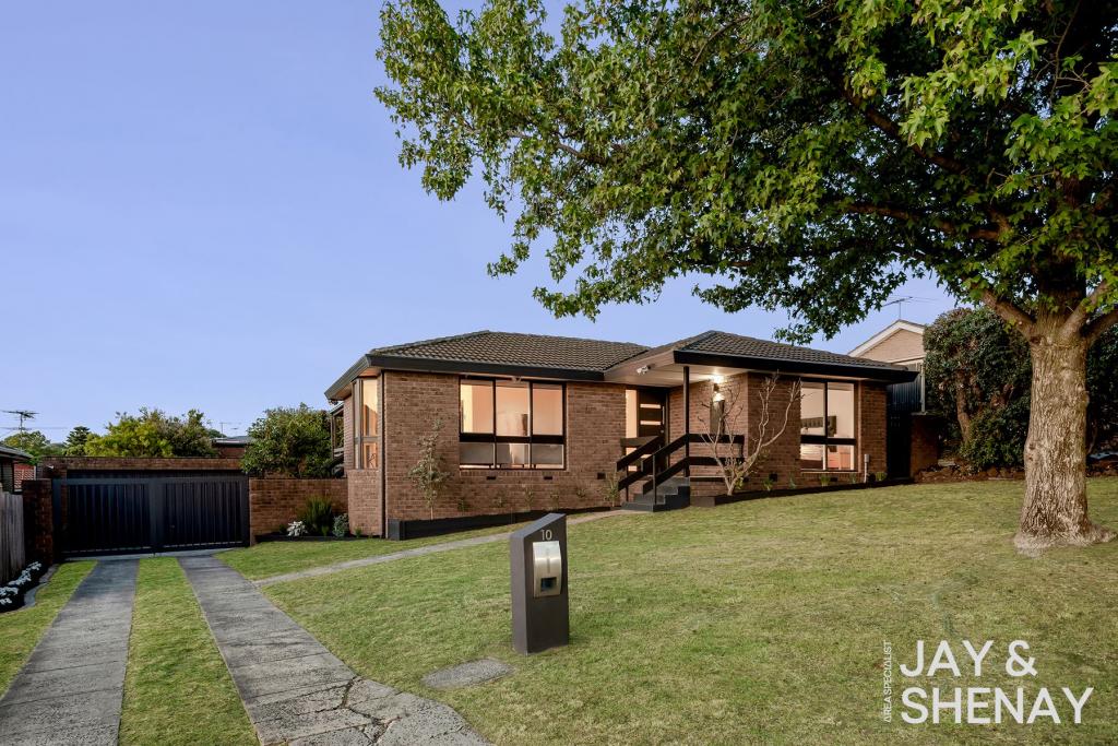10 HARVEY PL, ENDEAVOUR HILLS, VIC 3802