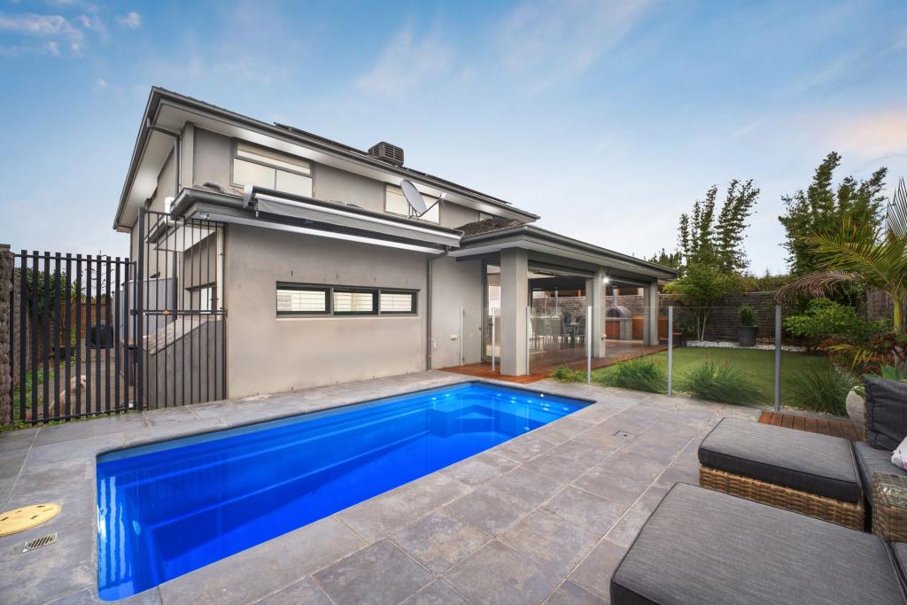 52 Waterside Dr, Waterways, VIC 3195