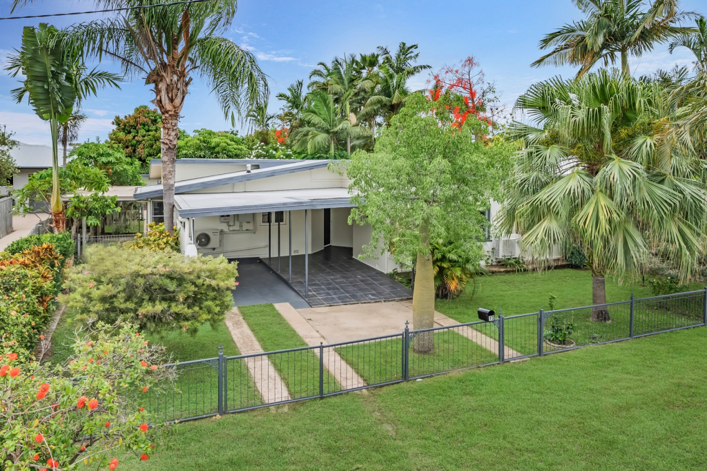 13 Brisk St, Rowes Bay, QLD 4810