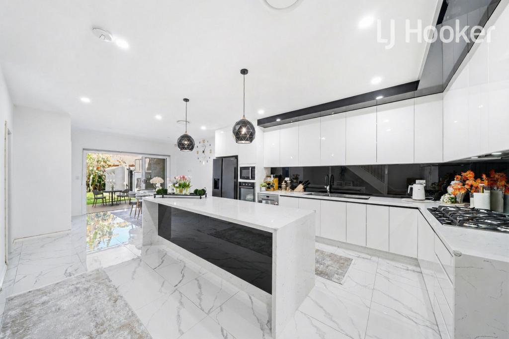 54a Nottingham Cres, Chipping Norton, NSW 2170