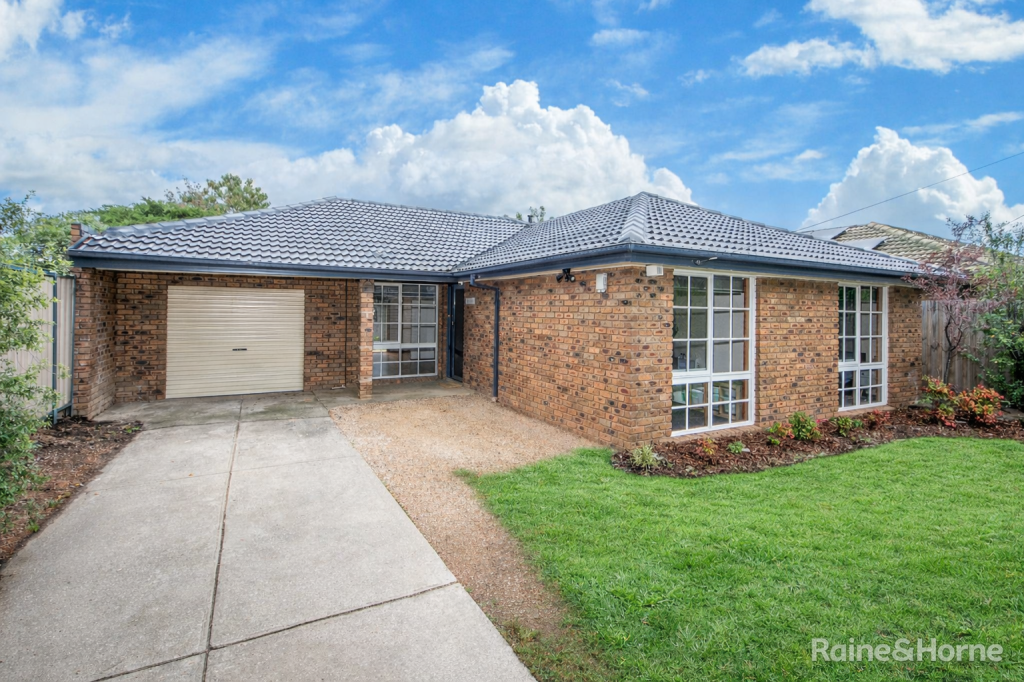 12 Deakin St, Sunbury, VIC 3429