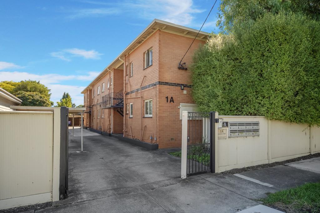 8/1A GILBERTSON ST, ESSENDON, VIC 3040
