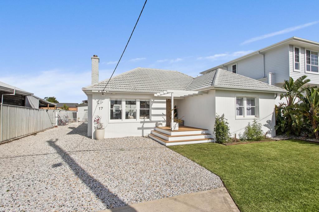 17 BORONIA AVE, WINDANG, NSW 2528