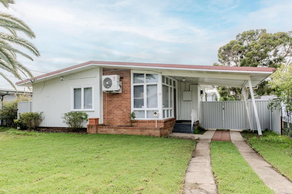 15 Lingayen Ave, Lethbridge Park, NSW 2770