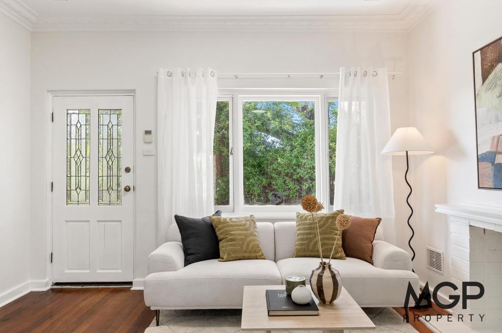 98 Kitchener Rd, Alfred Cove, WA 6154