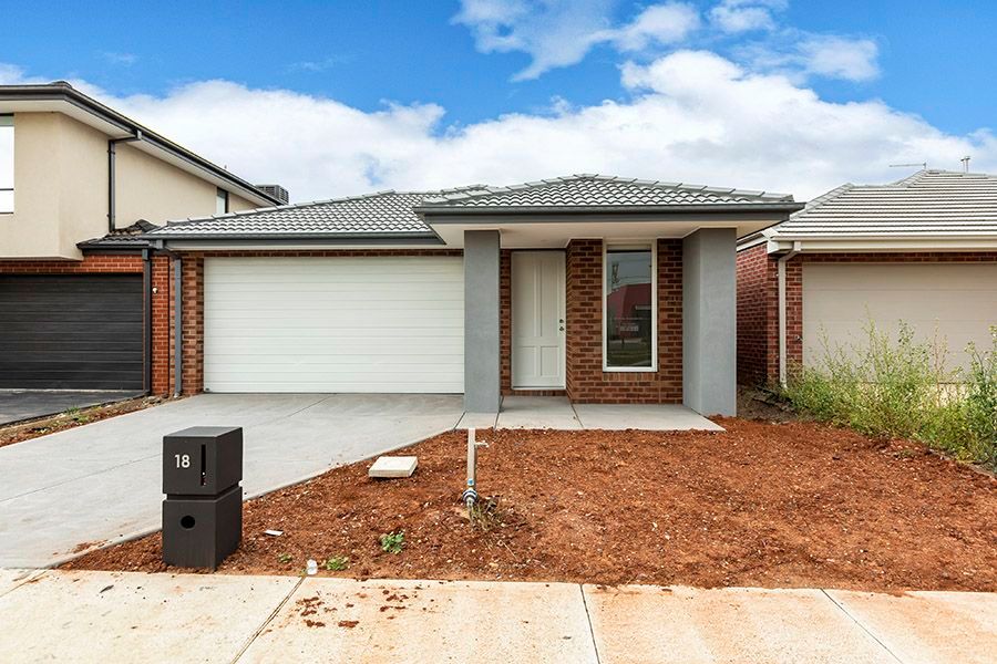 18 PINTAIL ST, WILLIAMS LANDING, VIC 3027