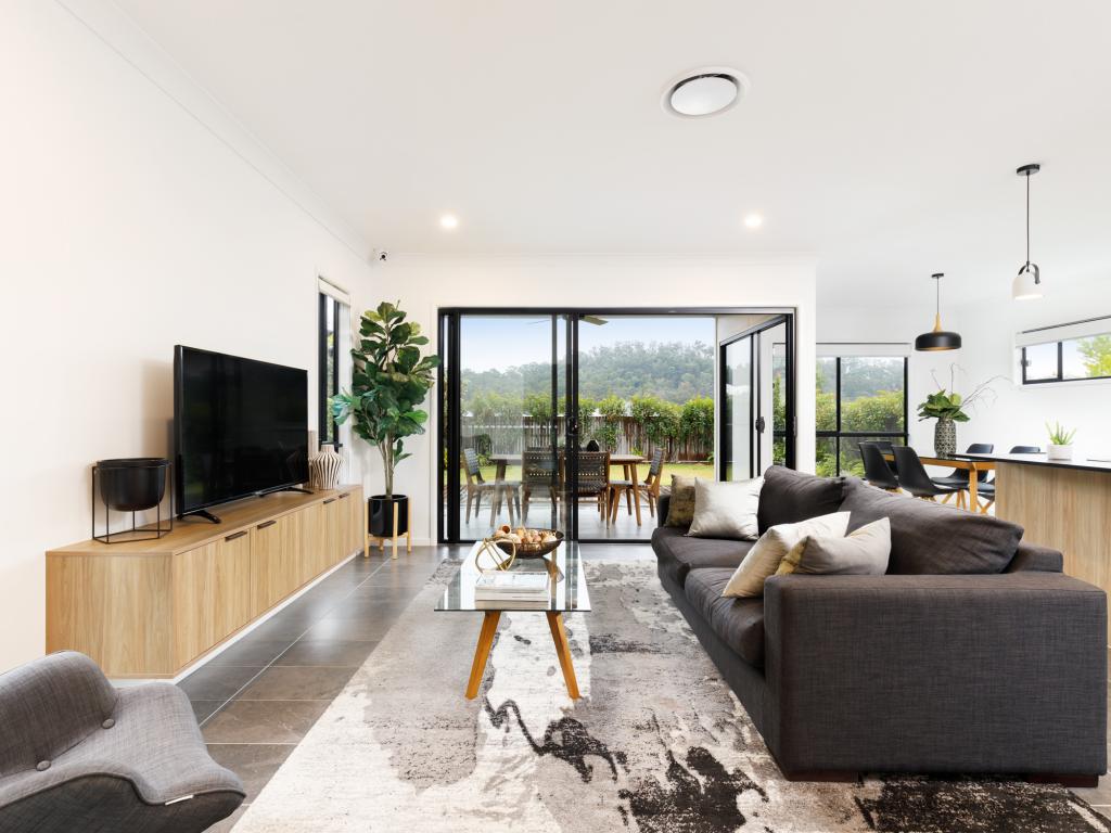 8 Miami St, Spring Mountain, QLD 4300