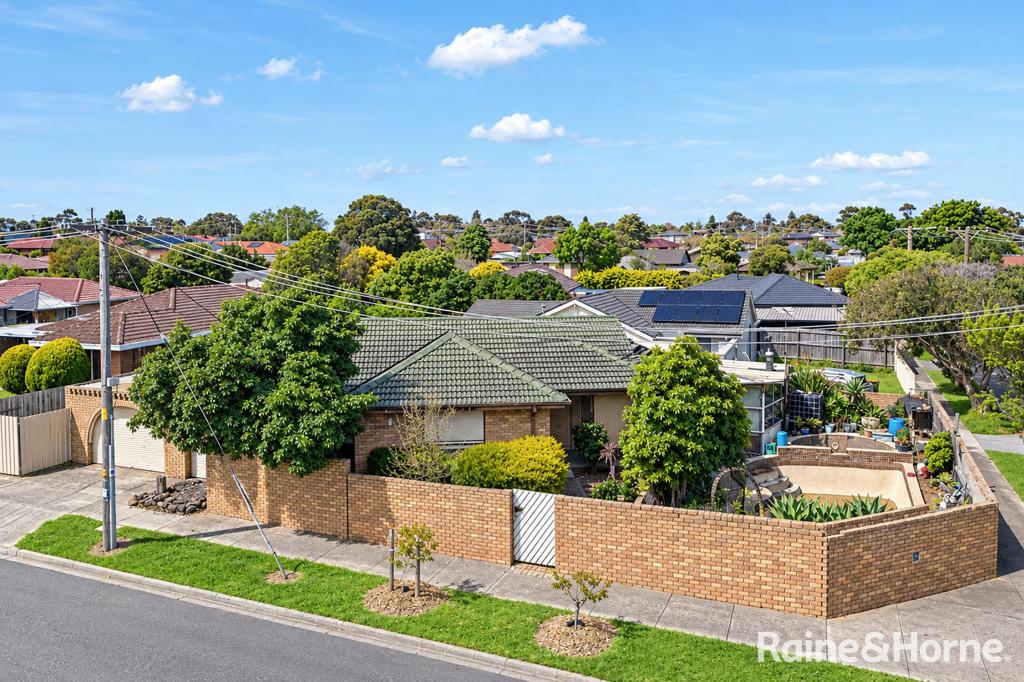 4 Magnolia Ave, Kings Park, VIC 3021