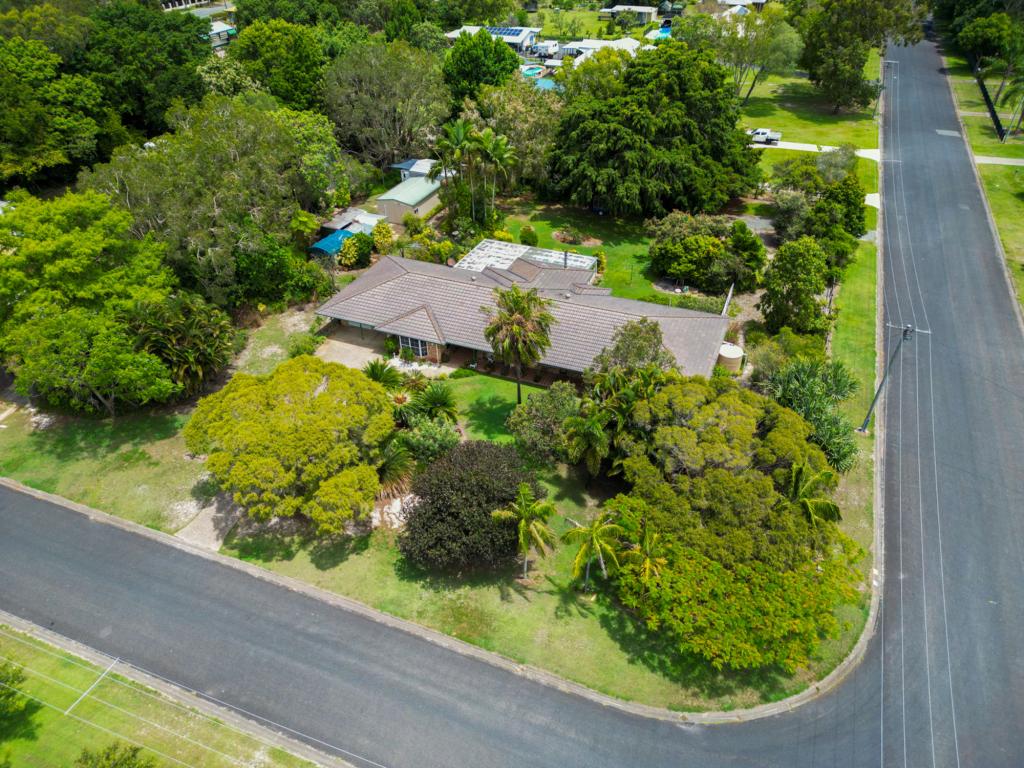 10 Blaney St, Beachmere, QLD 4510