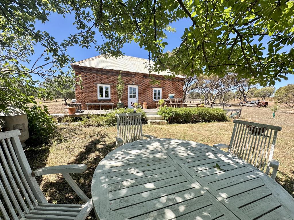 18 Sewell St, East Pingelly, WA 6308