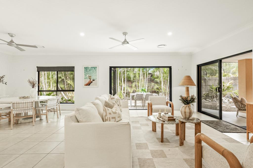 18 CARMARTHEN CCT, PACIFIC PINES, QLD 4211