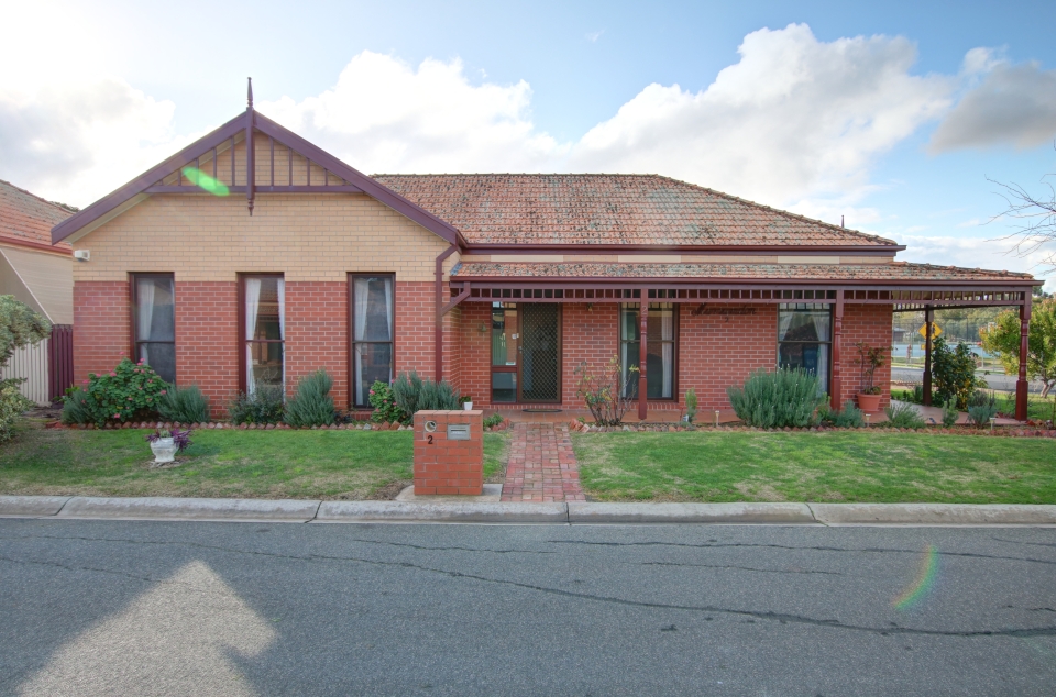 2 Hopkins Dr, Horsham, VIC 3400