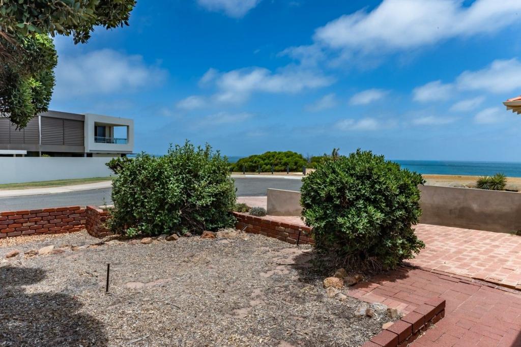 3 UPTON CT, TARCOOLA BEACH, WA 6530